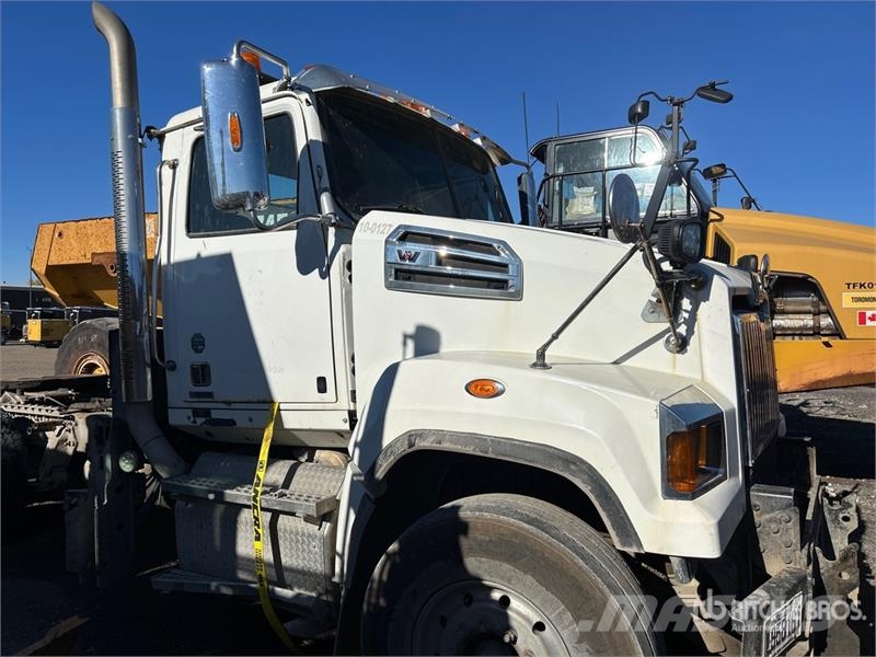 Western Star 4700 6x4 T/A Day Cab Truck Tractor (Inoperable) وحدات الجر
