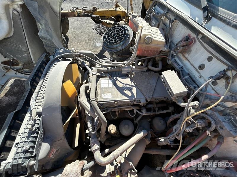 Western Star 4700 6x4 T/A Day Cab Truck Tractor (Inoperable) وحدات الجر