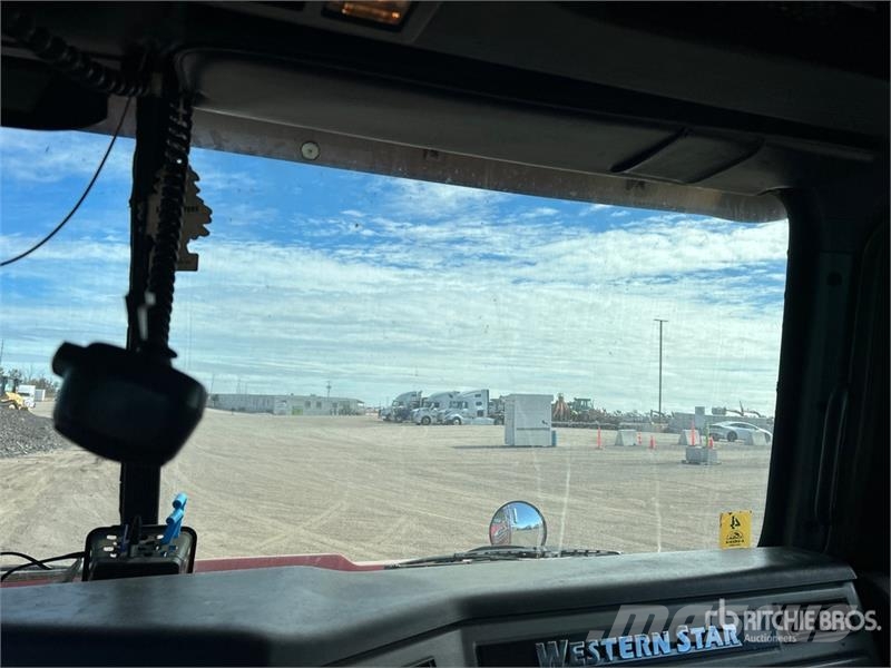 Western Star 4700 6x4 T/A Day Cab Truck Tractor وحدات الجر