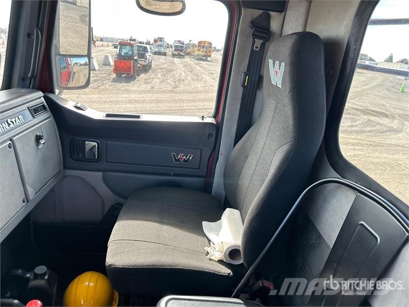 Western Star 4700 6x4 T/A Day Cab Truck Tractor وحدات الجر