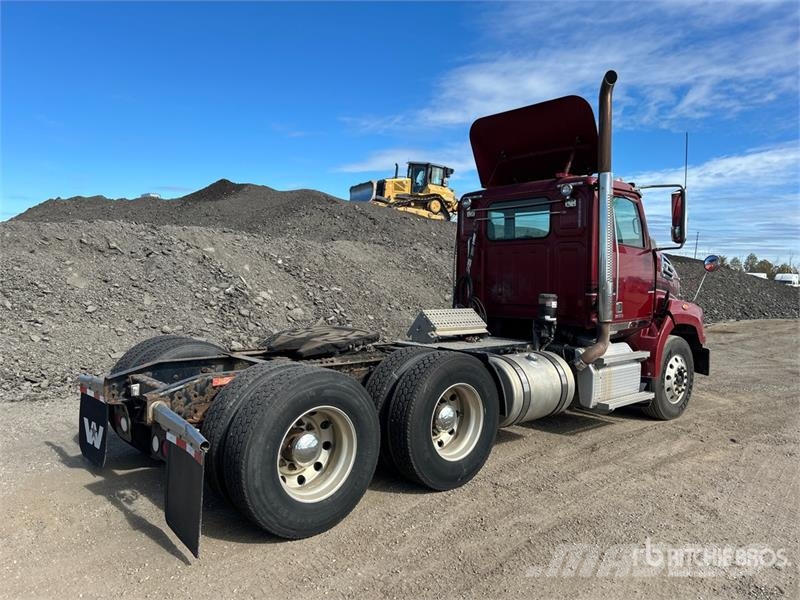 Western Star 4700 6x4 T/A Day Cab Truck Tractor وحدات الجر