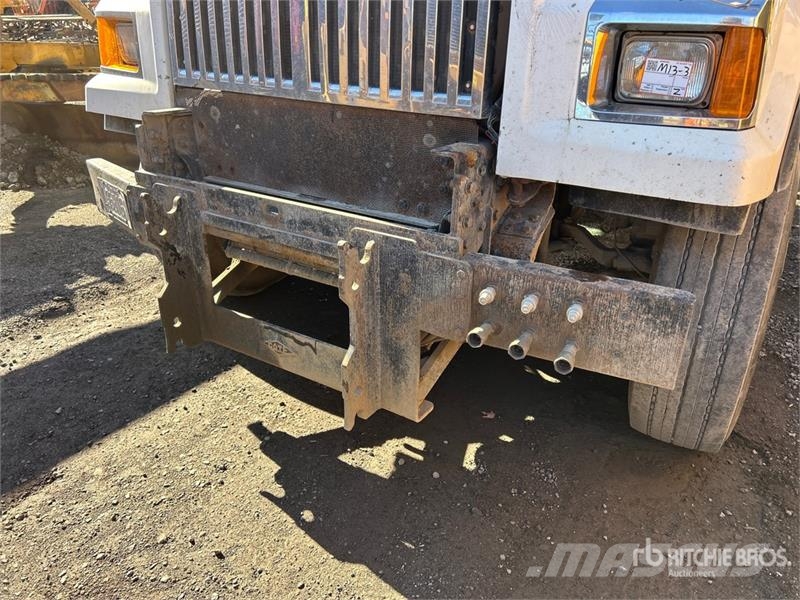Western Star 4700 6x4 T/A Day Cab Truck Tractor (Inoperable) وحدات الجر