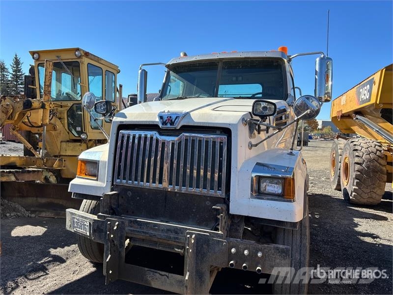 Western Star 4700 6x4 T/A Day Cab Truck Tractor (Inoperable) وحدات الجر