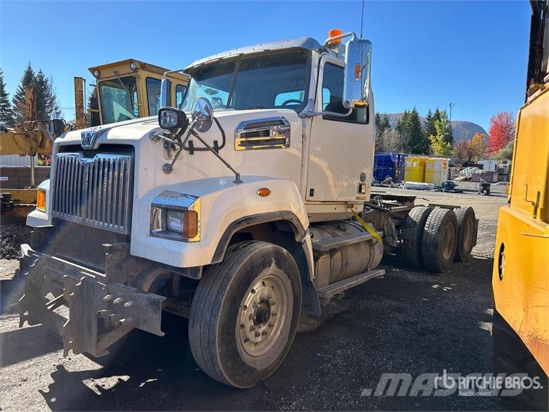 Western Star 4700 6x4 T/A Day Cab Truck Tractor (Inoperable) وحدات الجر