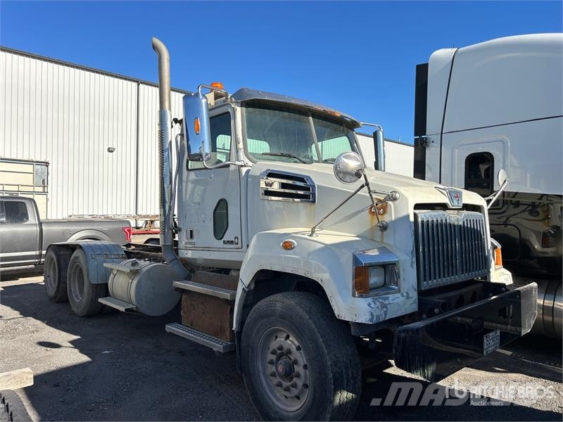 Western Star 4700 6x4 Cab and Chassis Cabines