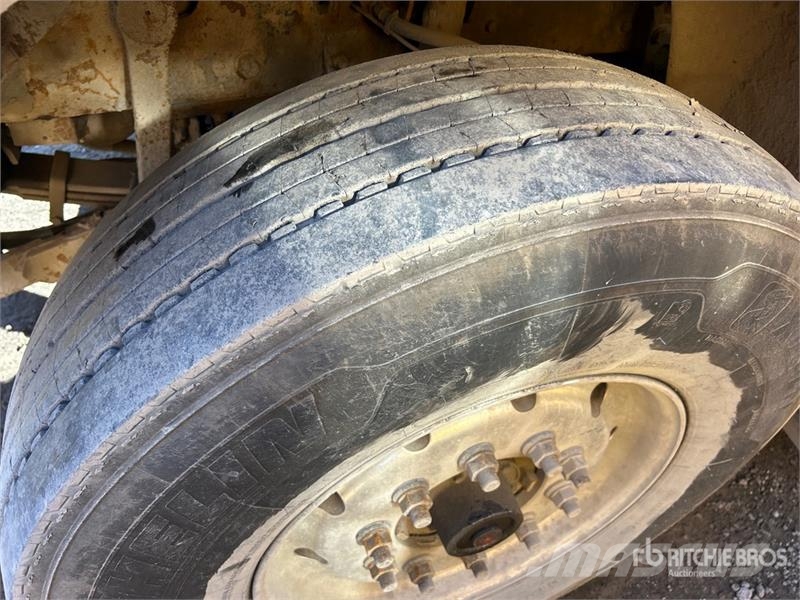 Western Star 4700 6x4 T/A Day Cab Truck Tractor (Inoperable) وحدات الجر