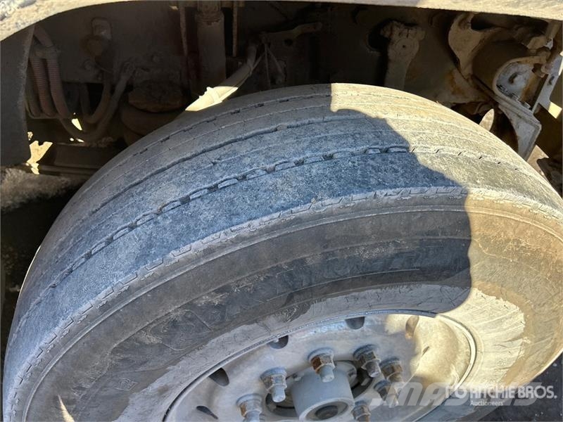 Western Star 4700 6x4 T/A Day Cab Truck Tractor (Inoperable) وحدات الجر