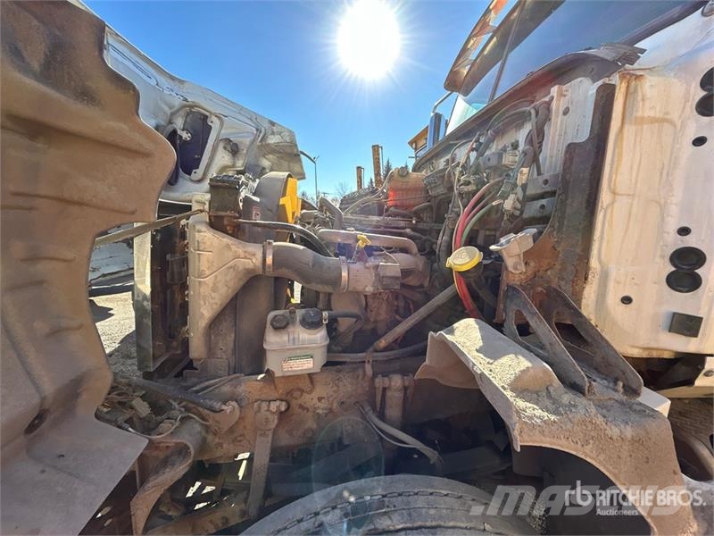 Western Star 4700 6x4 T/A Day Cab Truck Tractor (Inoperable) وحدات الجر