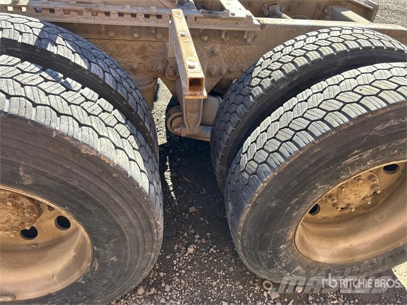 Western Star 4700 6x4 T/A Day Cab Truck Tractor (Inoperable) وحدات الجر