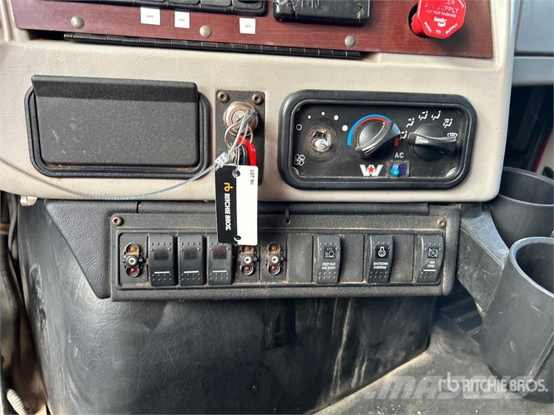 Western Star 4700 8x4 Tri/A Dump Truck 덤프 트럭