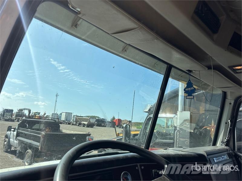 Western Star 4700SB 8x4 Tri/A Dump Truck 덤프 트럭