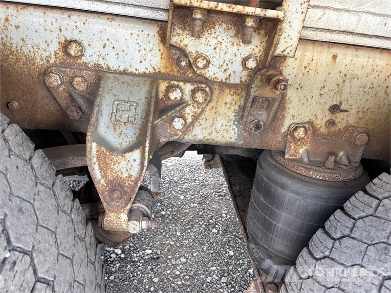 Western Star 4900 16000 L 6x4 Fuel Truck شاحنات ذات صهاريج