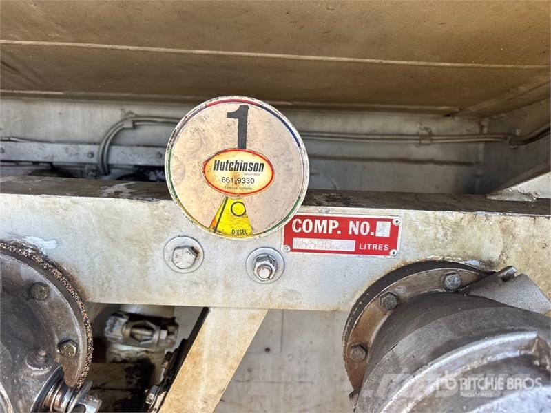 Western Star 4900 16000 L 6x4 Fuel Truck شاحنات ذات صهاريج