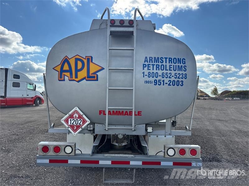 Western Star 4900 16000 L 6x4 Fuel Truck شاحنات ذات صهاريج