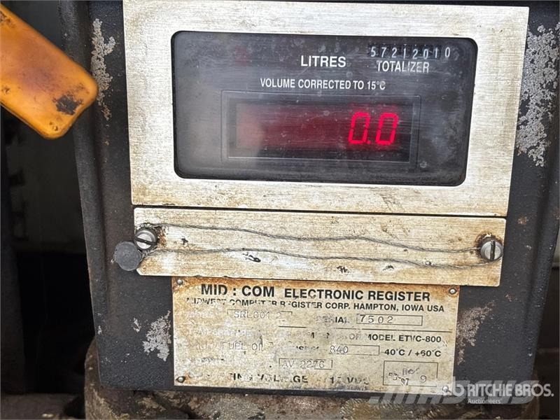 Western Star 4900 16000 L 6x4 Fuel Truck شاحنات ذات صهاريج