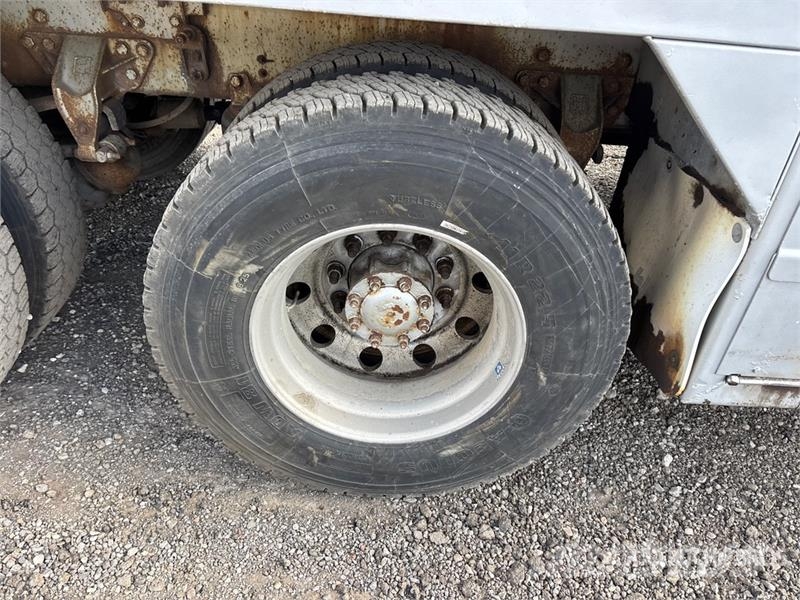 Western Star 4900 16000 L 6x4 Fuel Truck شاحنات ذات صهاريج