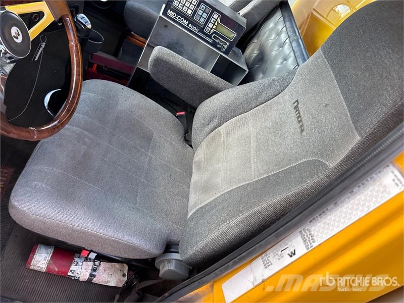 Western Star 4900 16000 L 6x4 Fuel Truck شاحنات ذات صهاريج