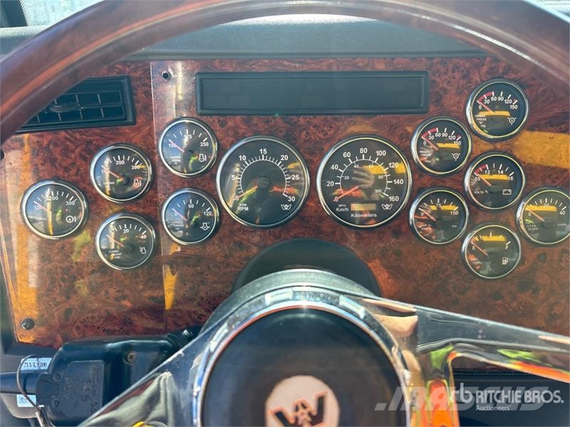 Western Star 4900 16000 L 6x4 Fuel Truck شاحنات ذات صهاريج