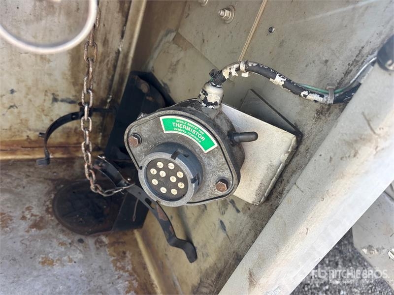 Western Star 4900 16000 L 6x4 Fuel Truck شاحنات ذات صهاريج