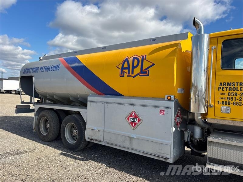 Western Star 4900 16000 L 6x4 Fuel Truck شاحنات ذات صهاريج