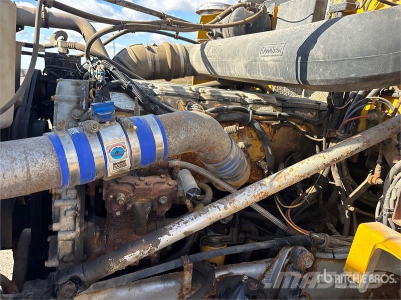 Western Star 4900 16000 L 6x4 Fuel Truck شاحنات ذات صهاريج