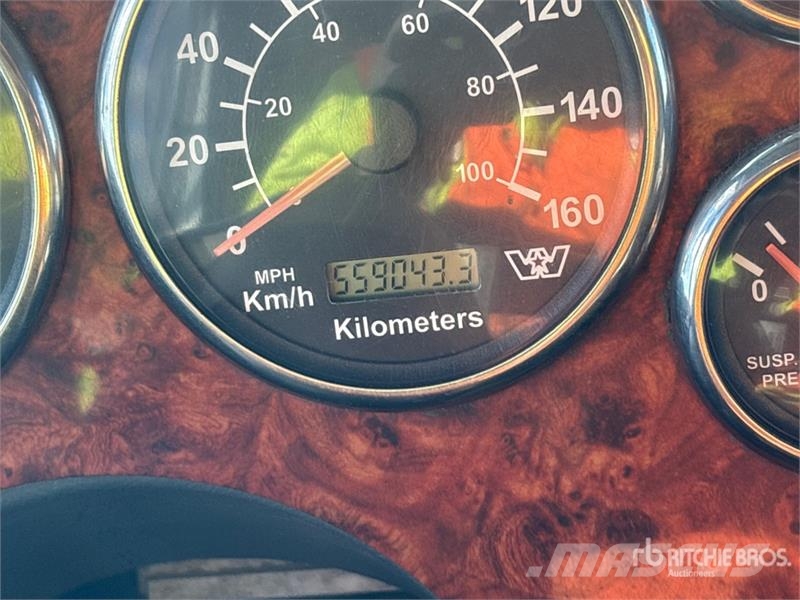Western Star 4900 16000 L 6x4 Fuel Truck شاحنات ذات صهاريج