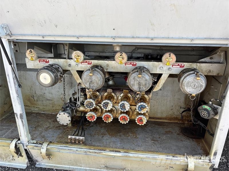 Western Star 4900 16000 L 6x4 Fuel Truck شاحنات ذات صهاريج
