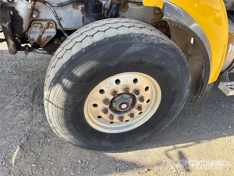 Western Star 4900 16000 L 6x4 Fuel Truck شاحنات ذات صهاريج