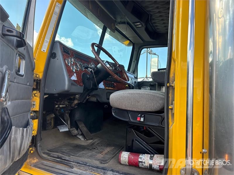 Western Star 4900 16000 L 6x4 Fuel Truck شاحنات ذات صهاريج