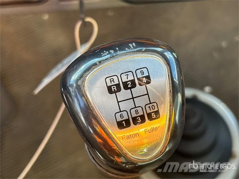 Western Star 4900 16000 L 6x4 Fuel Truck شاحنات ذات صهاريج