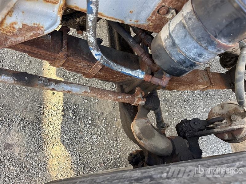 Western Star 4900 16000 L 6x4 Fuel Truck شاحنات ذات صهاريج