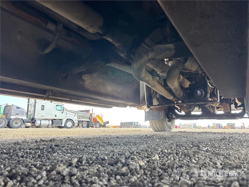 Western Star 4900 16000 L 6x4 Fuel Truck شاحنات ذات صهاريج