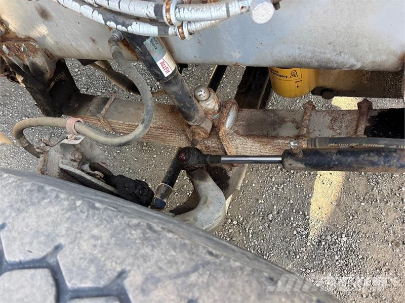 Western Star 4900 16000 L 6x4 Fuel Truck شاحنات ذات صهاريج