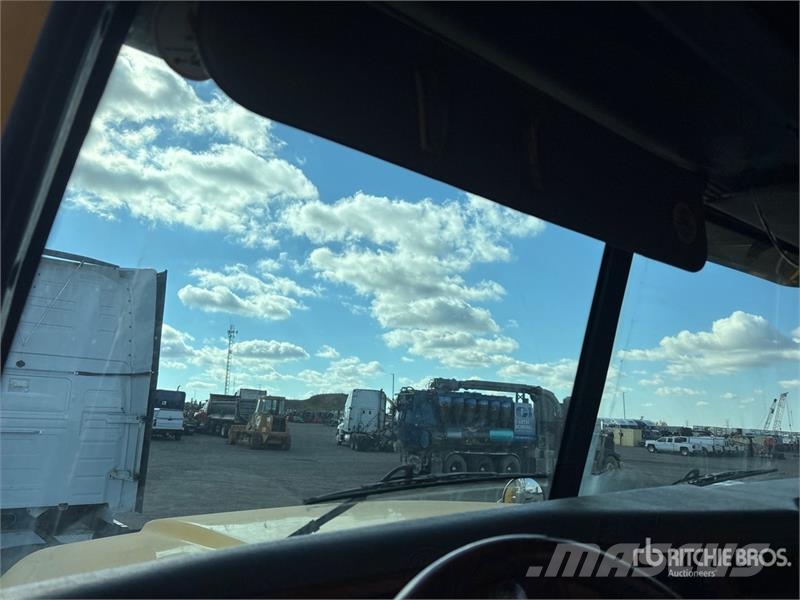 Western Star 4900 16000 L 6x4 Fuel Truck شاحنات ذات صهاريج
