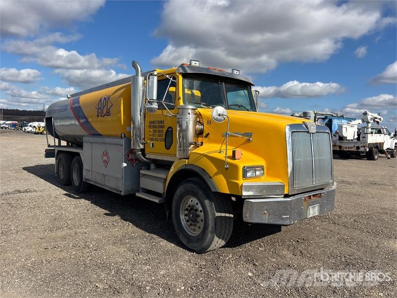 Western Star 4900 16000 L 6x4 Fuel Truck شاحنات ذات صهاريج