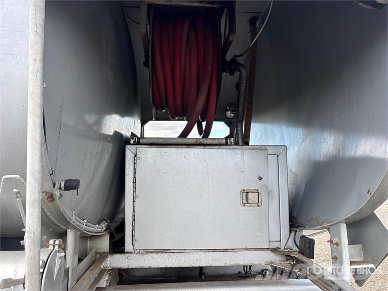 Western Star 4900 16000 L 6x4 Fuel Truck شاحنات ذات صهاريج