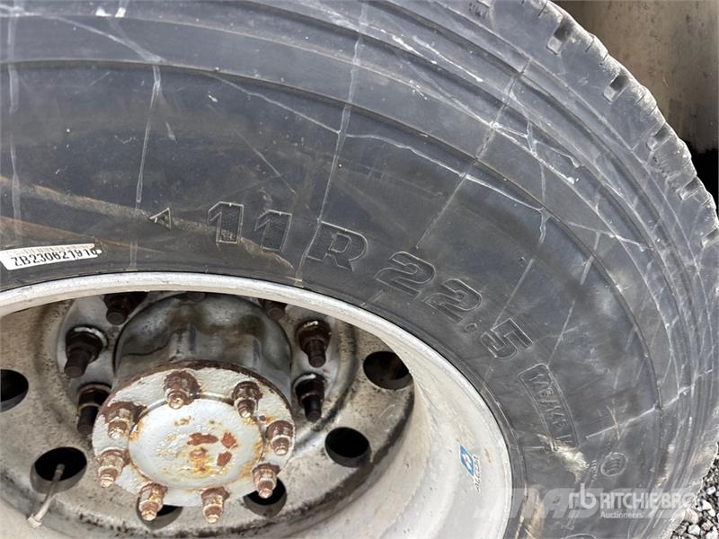 Western Star 4900 16000 L 6x4 Fuel Truck شاحنات ذات صهاريج
