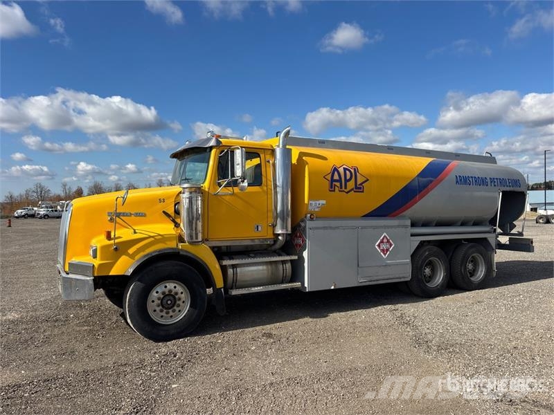 Western Star 4900 16000 L 6x4 Fuel Truck شاحنات ذات صهاريج
