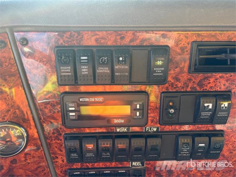 Western Star 4900 16000 L 6x4 Fuel Truck شاحنات ذات صهاريج