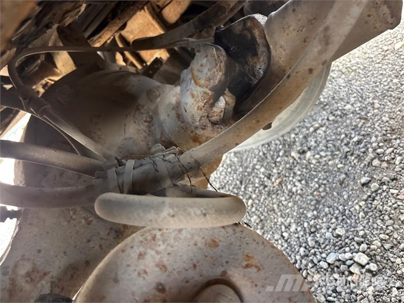 Western Star 4900 16000 L 6x4 Fuel Truck شاحنات ذات صهاريج