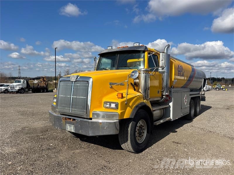 Western Star 4900 16000 L 6x4 Fuel Truck شاحنات ذات صهاريج