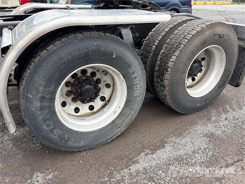 Western Star 4900 6x4 T/A Sleeper Truck Tractor Vetopöytäautot