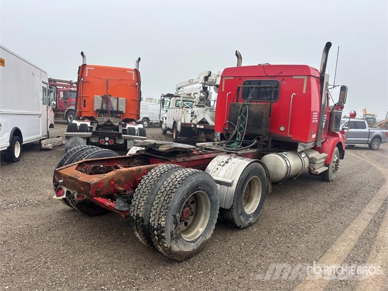 Western Star 4900 6x4 T/A Sleeper Truck Tractor (Inoperable) Vetopöytäautot
