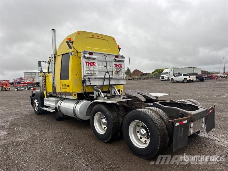 Western Star 4900 6x4 T/A Sleeper Truck Tractor 曳引機組件