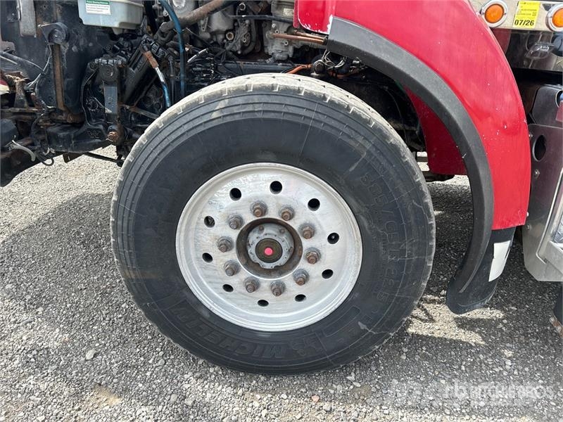 Western Star 4900 6x4 T/A Day Cab Truck Tractor Vetopöytäautot