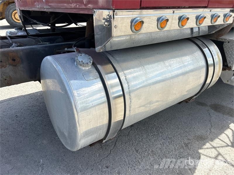 Western Star 4900 6x4 Sleeper Cab and Chassis Cabins and interior