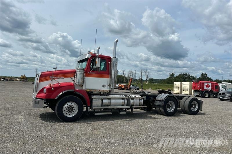 Western Star 4900 6x4 T/A Day Cab Truck Tractor Vetopöytäautot