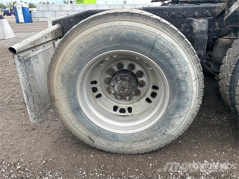 Western Star 4900 6x4 T/A Sleeper Truck Tractor Vetopöytäautot