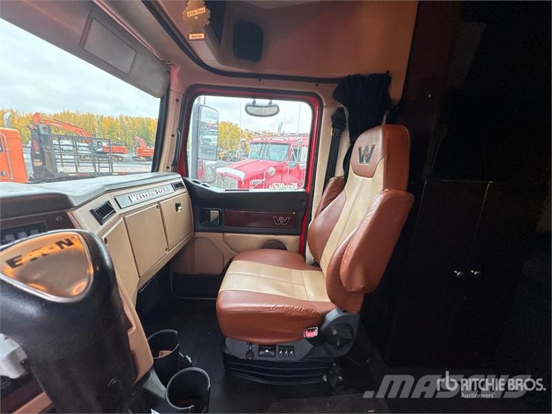 Western Star 4900 6x4 T/A Sleeper Truck Tractor Седельные тягачи