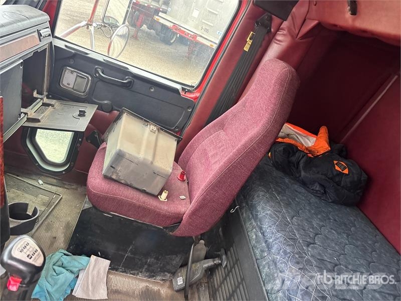 Western Star 4900 6x4 T/A Sleeper Truck Tractor (Inoperable) Vetopöytäautot